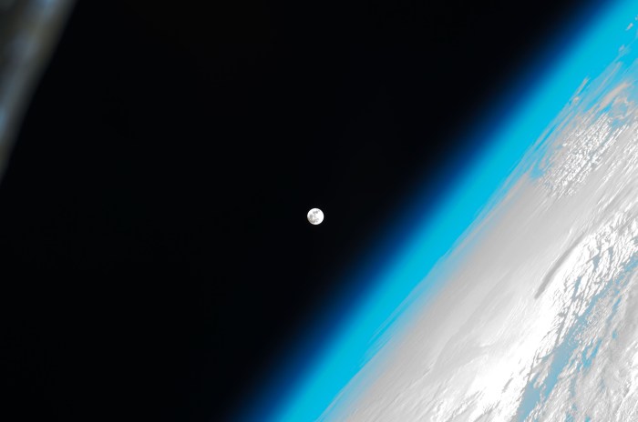 moon_ISS