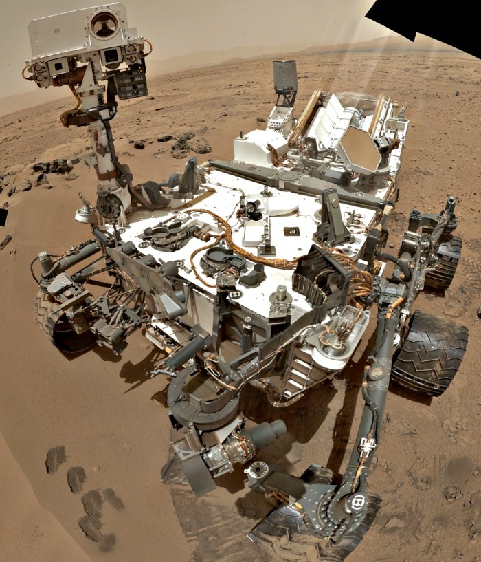 curiosity-mars-rover-self-portrait