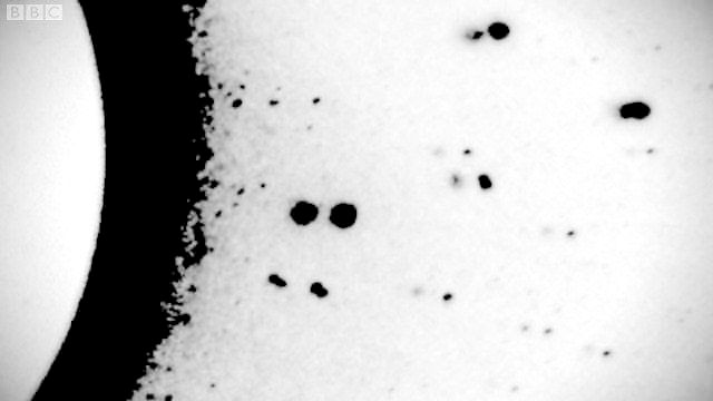 Η σύγκριση φωτογραφικών πλακών που αναδεικνύει την μετατόπιση (μεγέθυνση κατά έναν παράγοντα 50)