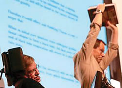 O John Preskill (right) "πανηγυρίζει" την νίκη του μπροστά στον  Stephen Hawking expense