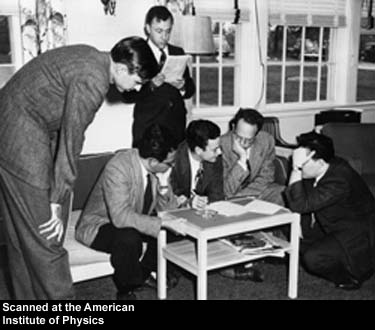  Μια ομάδα φυσικών στο συνέδριο τουShelter Island. Από αριστερά προς τα δεξιά: Willis Lamb, Abraham Pais, John Wheeler, Richard Feynman, Herman Feshbach, and Julian Schwinger