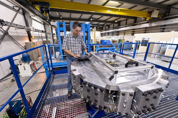 Για έναν νέο και ισχυρότερο επιταχυντή σωματιδίων απαιτείται ανάπτυξη νέων μαγνητών