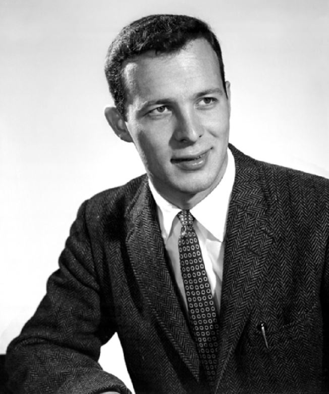 Ο Τομ Υψηλάντης (γύρω στο 1955) ήταν απόγονος του ήρωα της ελληνικής επανάστασης του 1821, Αλέξανδρου Υψηλάντη. Ο Τομ Υψηλάντης επηρέασε την εξέλιξη της φυσικής των σωματιδίων και επηρεάστηκε πάρα πολύ και ο ίδιος από αυτή.