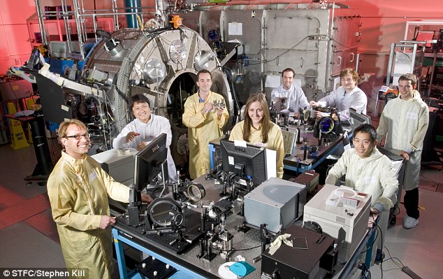 Η ομάδα των ερευνητών που πραγματοποίησαν το πείραμα το 2012