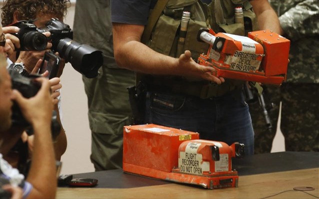 Τα αποκαλούμενα «μαύρα κουτιά» στην πραγματικότητα είναι πορτοκαλί, για να είναι πιο εύκολος ο εντοπισμός τους ανάμεσα στα συντρίμμια ενός αεροσκάφους.