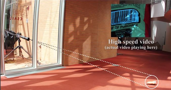 Η κάμερα καταγράφει τις μικροσκοπικές κινήσεις του αντικειμένου στο πάτωμα του δωματίου, που προκαλεί ο ήχος που ακούγεται μέσα στο δωμάτιο. Αναλύοντας την εικόνα του βίντεο ερευνητές του MIT μπορούν να αναπαράγουν τον ήχο που ακουγόταν στο δωμάτιο  