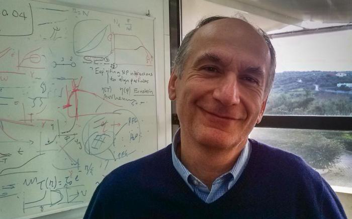 Ο Δημήτριος Βλασσόπουλος, καθηγητής στο Πανεπιστήμιο Κρήτης και το Ιδρυμα Τεχνολογίας και Ερευνας, απέσπασε πρόσφατα το βραβείο Weissenberg της Ευρωπαϊκής Ενωσης Ρεολογίας για το 2015.