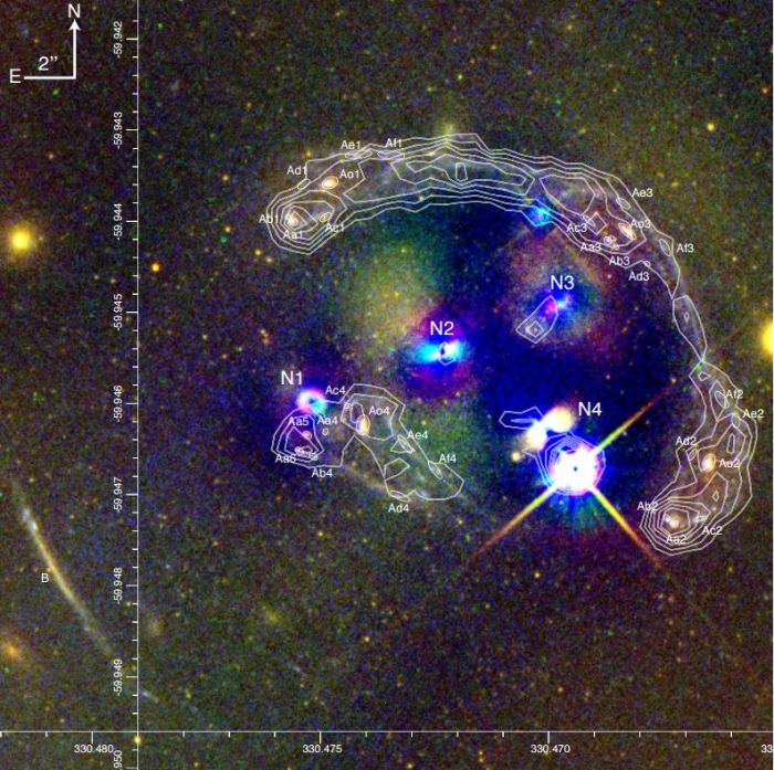 Οι ερευνητές Massey et al μελέτησαν έμμεσα τη συμπεριφορά της σκοτεινής ύλης παρακολουθώντας την ταυτόχρονη σύγκρουση 4 γαλαξιών στο σμήνος γαλαξιών Abell 3827, σε απόσταση 1,3 δισεκατομμυρίων ετών από τη Γη.