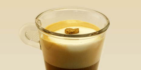 Ο χρυσός επιπλέει πάνω στον αφρό του καπουτσίνο