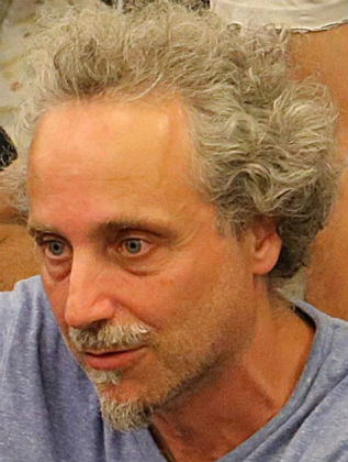 Ο Θεοχάρης Αποστολάτος είναι αναπληρωτής καθηγητής στο Τμήμα Φυσικής του ΕΚΠΑ. Γεννήθηκε στην Αθήνα το 1966. Φοίτησε στο Τμήμα Φυσικής του ΕΚΠΑ την περίοδο 1984-1988. Πραγματοποίησε μεταπτυχιακές σπουδές στο Τεχνολογικό Ινστιτούτο της Καλιφόρνιας (Caltech) την περίοδο 1989-1994, οπότε και εκπόνησε τη διαδακτορική του διατριβή υπό την επίβλεψη του καθηγητή Kip Thorne, πρωτοπόρου ερευνητή των βαρυτικών κυμάτων. Συνέχισε τις μεταδιδακτορικές του μελέτες στη Γερμανία στο Max Planck Institute της Ιένας και από το 1998 εργάζεται εκπαιδευτικά και ερευνητικά στο Τμήμα Φυσικής του ΕΚΠΑ.