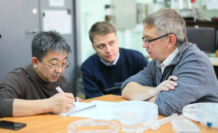 Kei Nakai, Alexander Zaboronok, και Sergei Taskayev (από αριστερά προς δεξιά)