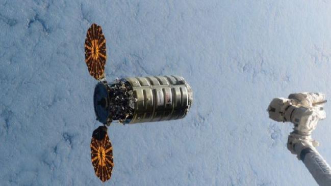 Για το πείραμα θα χρησιμοποιηθεί μία διαστημική «φορτηγίδα» Cygnus της εταιρείας Orbital Sciences, η οποία θα πυρποληθεί αφότου το φορτίο που μεταφέρει φτάσει στον Διεθνή Διαστημικό Σταθμό.