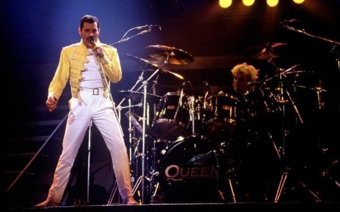 O Freddie Mercury στη σκηνή