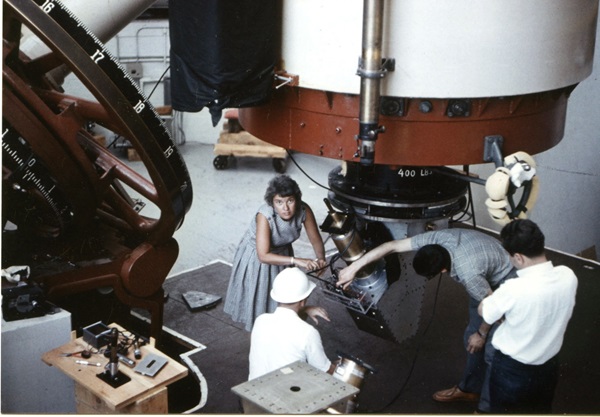 Η Vera Rubin στο Αστεροσκοπείο Lowell το 1965 (Carnegie Institution, Department of Terrestrial Magnetism)