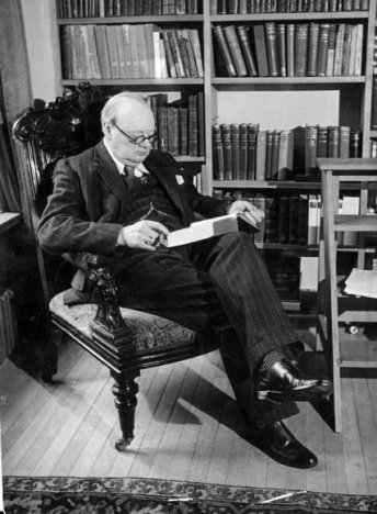 O Winston Churchill, στο σπίτι του, τον Οκτώβριο του 1939